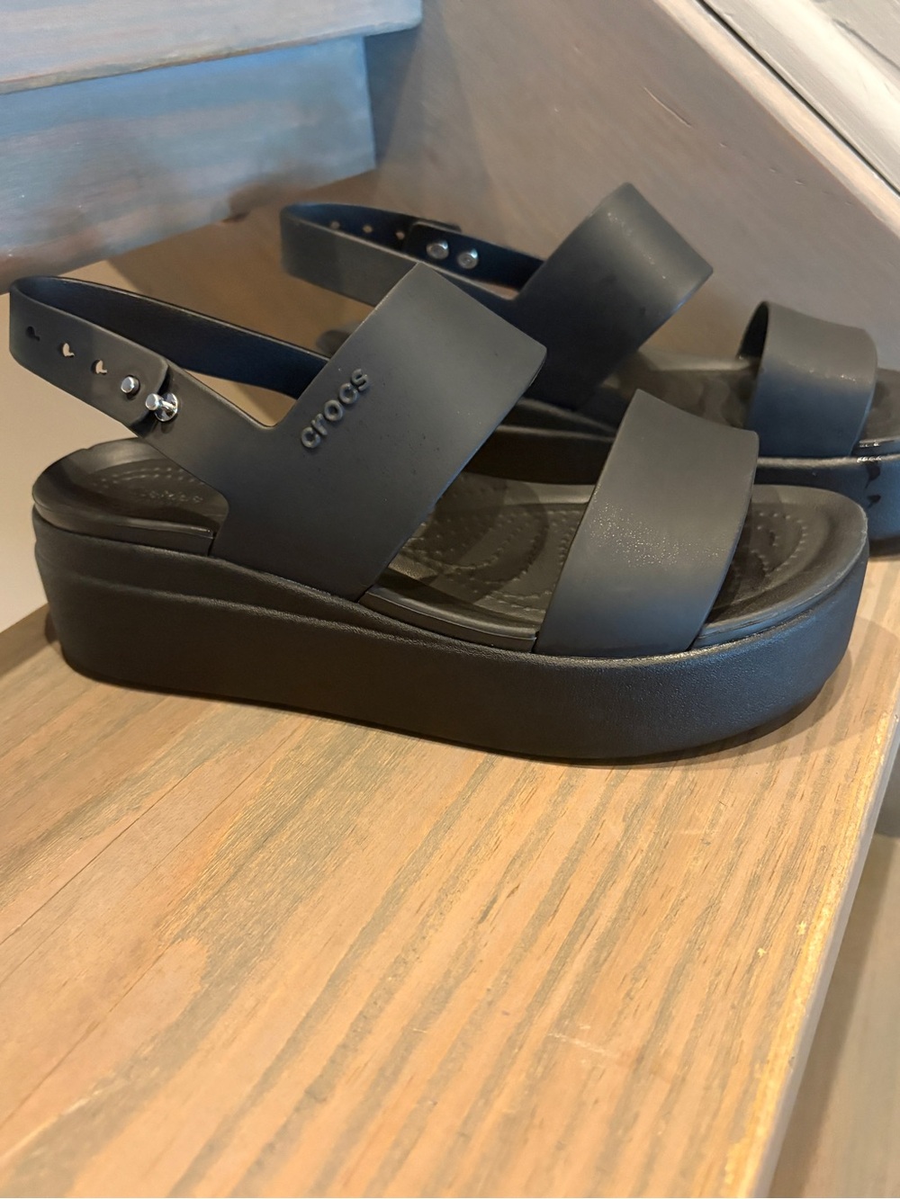 Crocs Brooklyn low wedges - size 6